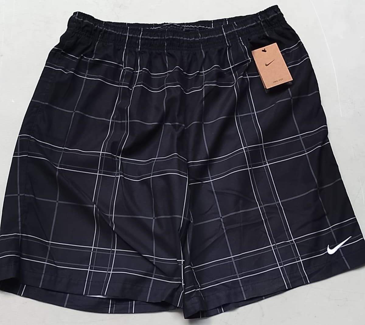 NIKE ORIGINAL - SHORT NEGRO CUADROS - NUEVO CON ETIQUETA