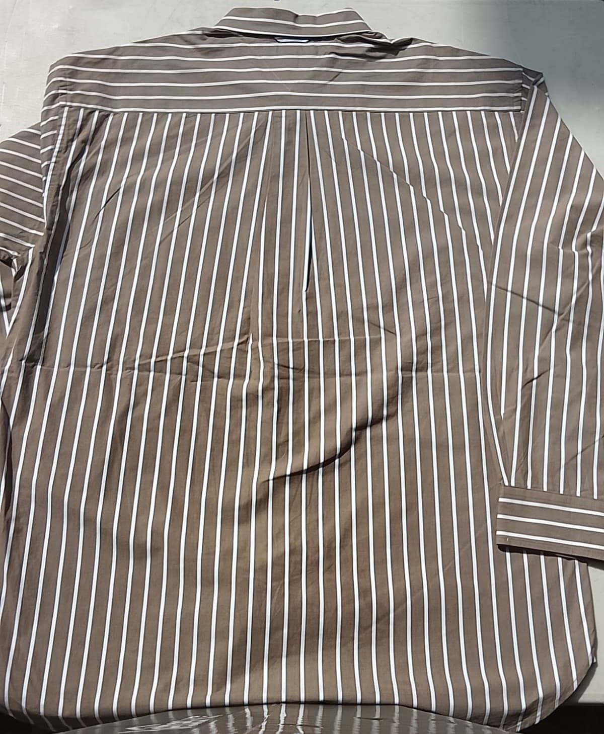 TOMMY HILFIGER ORIGINAL - CAMISA MANGA LARGA CAFÉ RAYAS  - NUEVA CON ETIQUETA — vista alternativa