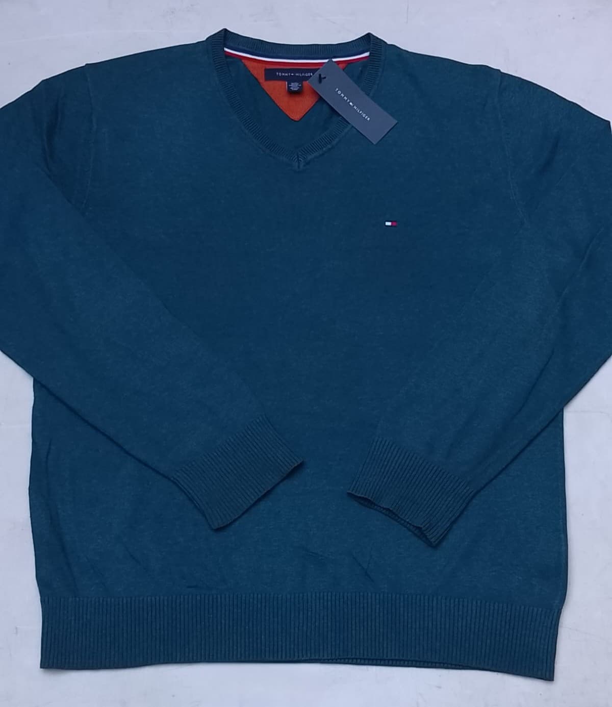 TOMMY HILFIGER ORIGINAL - SUÉTER CUELLO V -  NUEVO CON ETIQUETA
