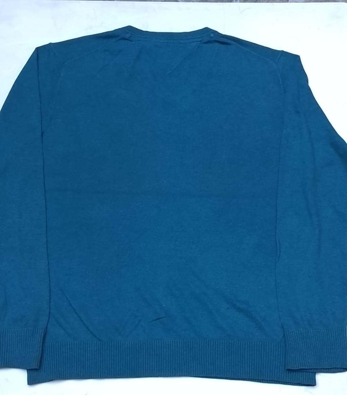 TOMMY HILFIGER ORIGINAL - SUÉTER CUELLO V -  NUEVO CON ETIQUETA — vista alternativa