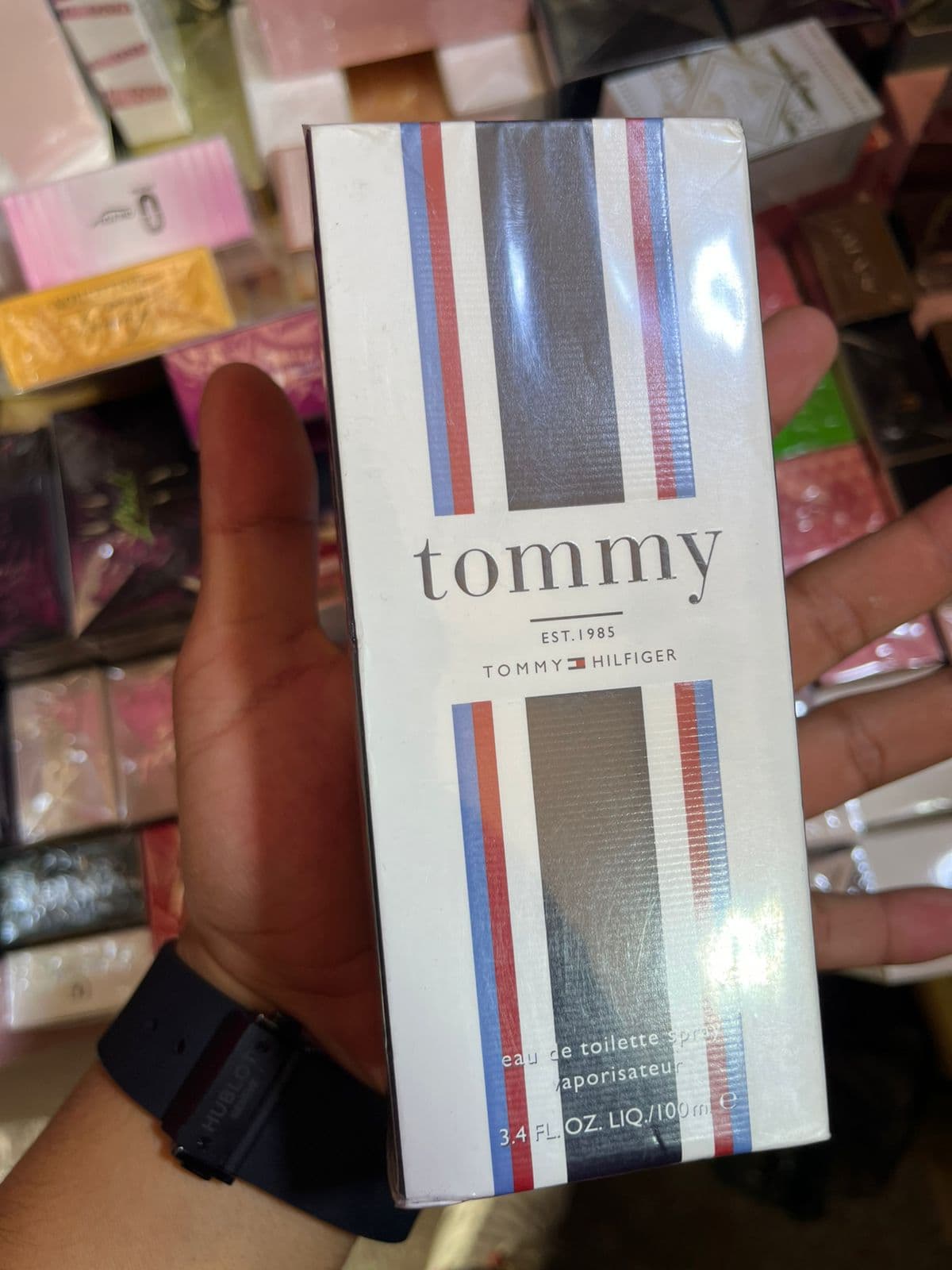 Tommy Hilfiger.
