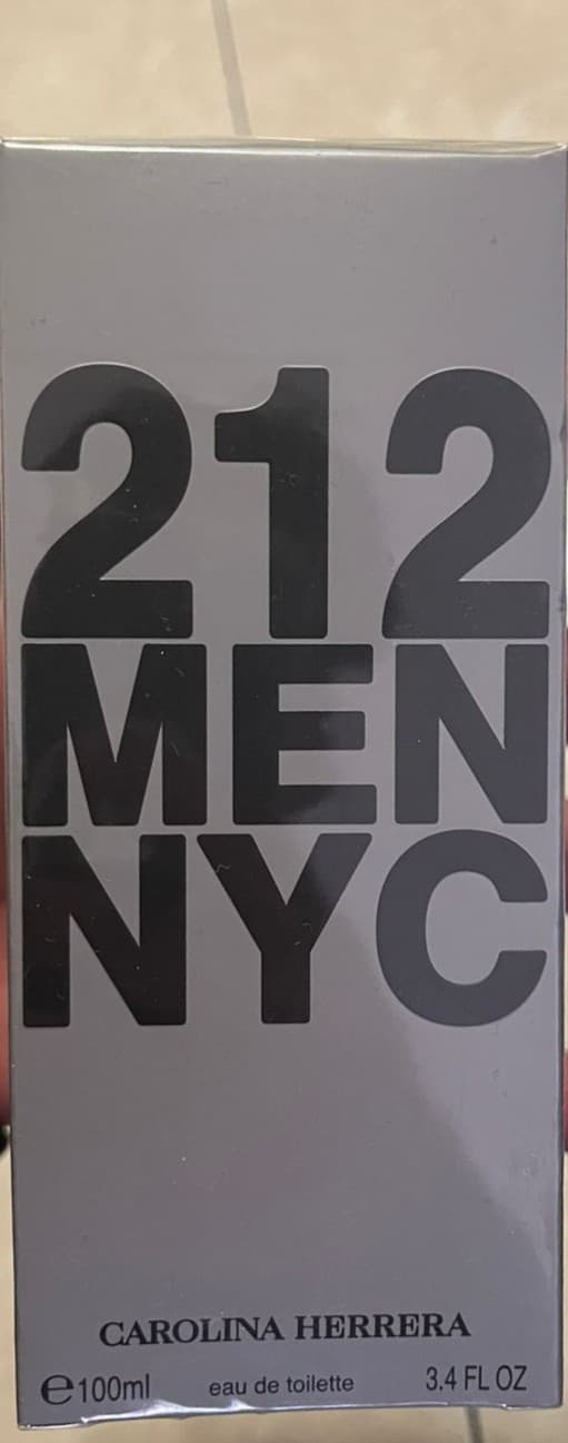 Carolina Herrera  212 Men NYC — vista alternativa
